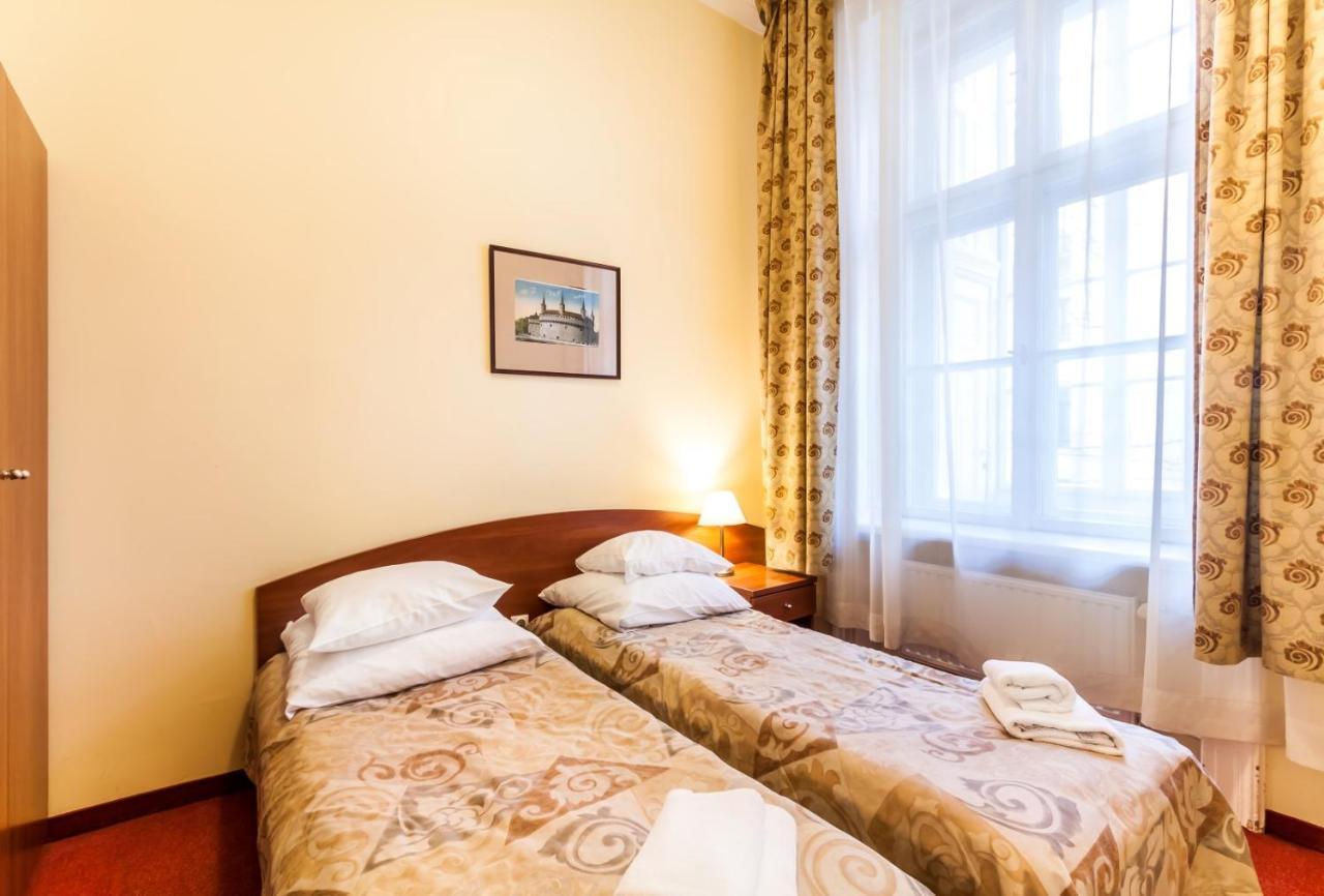P&J Apartamenty Sw. Krzyza Краков Экстерьер фото