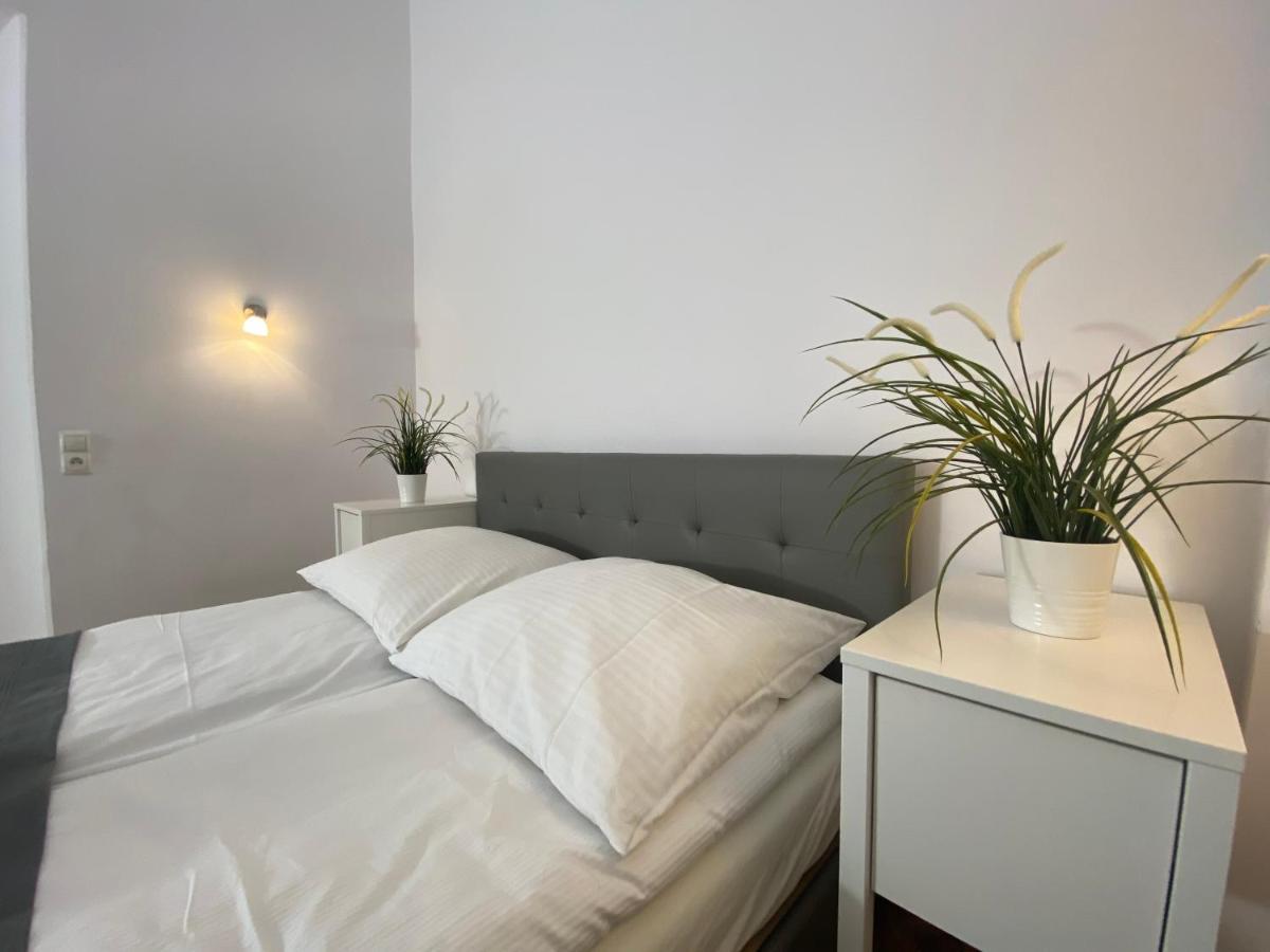 P&J Apartamenty Sw. Krzyza Краков Экстерьер фото